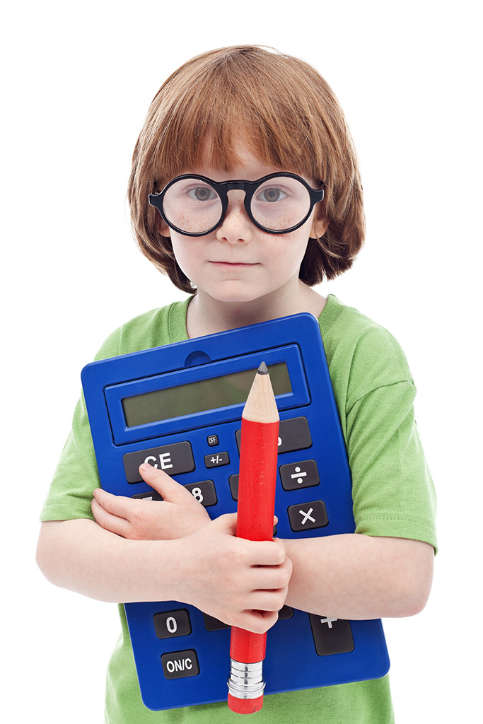 Niño con calculadora